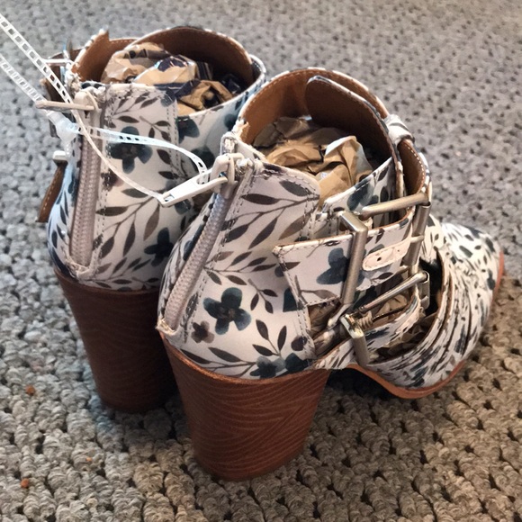 Gianni Bini Summer booties - Picture 2 of 9